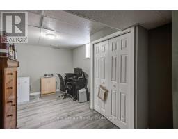 711 SOUTHWOOD WAY S - 20