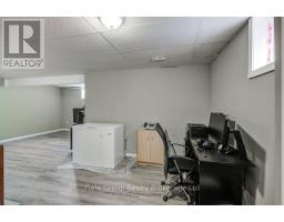 711 SOUTHWOOD WAY S - 21