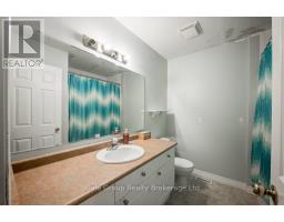 711 SOUTHWOOD WAY S - 35