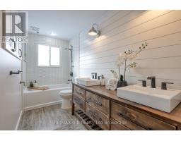 18 BIGHAM CRESCENT - 24