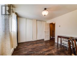 20 - 1093 NELLIS STREET - 21