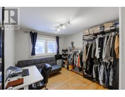 828 WARWICK STREET - 22