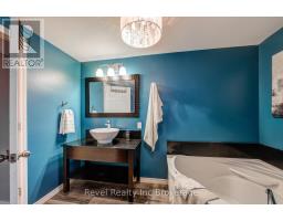 828 WARWICK STREET - 23