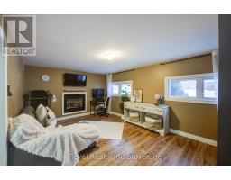 828 WARWICK STREET - 25