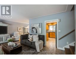 828 WARWICK STREET - 4