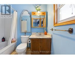 38 ADAMS AVENUE - 17