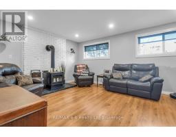 21 PEGGY AVENUE - 22