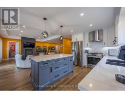 22 - 5 JOHN POUND ROAD - 10