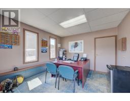 4 WEST STREET N - 24