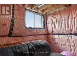 32 SUTHERLAND CRESCENT - 40