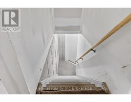 32 SUTHERLAND CRESCENT - 42