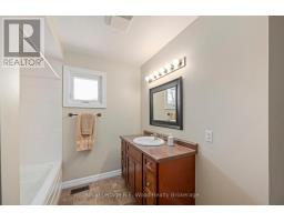 5 KAMPS CRESCENT - 18