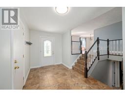 5 KAMPS CRESCENT - 5