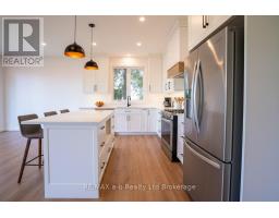 16 CORNWELL CRESCENT - 9