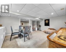 116 BAIRD STREET S - 32
