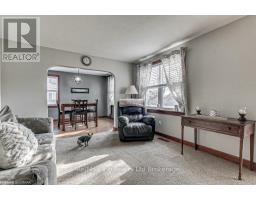 27 GISSING STREET W - 2