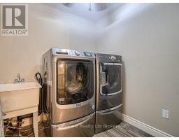 19 - 175 INGERSOLL STREET N - 17