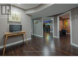12 GRAYDON DRIVE - 25