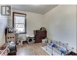 27 GISSING STREET W - 14