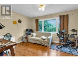 4 MAPLE LANE - 18