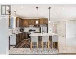 32 SUTHERLAND CRESCENT SW - 23