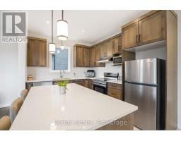 32 SUTHERLAND CRESCENT SW - 24