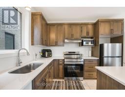 32 SUTHERLAND CRESCENT SW - 25