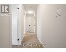 32 SUTHERLAND CRESCENT SW - 31