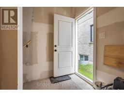 32 SUTHERLAND CRESCENT SW - 42