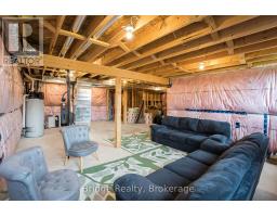 32 SUTHERLAND CRESCENT SW - 46
