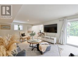 27 SHELTON DRIVE - 24