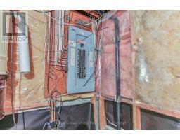 17 - 647 LANSDOWNE AVENUE - 39