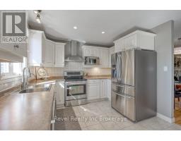 7 WOODHATCH CRESCENT - 13
