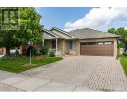 18 ORIOLE CRESCENT - 1