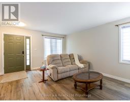 18 ORIOLE CRESCENT - 11