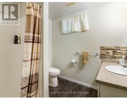 18 ORIOLE CRESCENT - 22