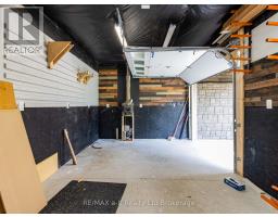 18 ORIOLE CRESCENT - 26