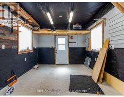 18 ORIOLE CRESCENT - 27