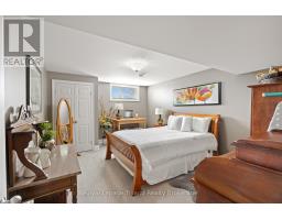 4 CLAYTON STREET - 33