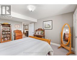 4 CLAYTON STREET - 34