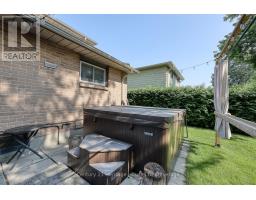 9 EDMUNDS CRESCENT - 33
