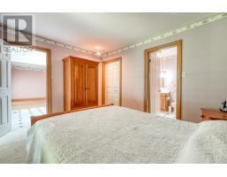 45 PONDVIEW COURT - 27