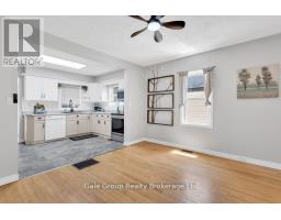 253 JOHN STREET N - 9