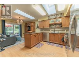 53 HAWKINS CRESCENT - 12