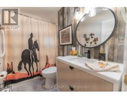 53 HAWKINS CRESCENT - 22