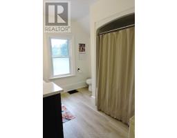 641 MAIN STREET N - 22