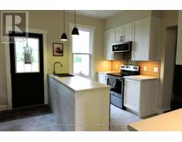 641 MAIN STREET N - 8