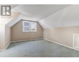 62 EDWIN CRESCENT - 21
