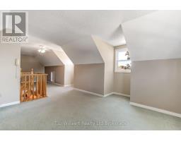 62 EDWIN CRESCENT - 22