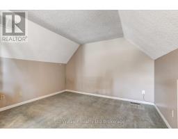 62 EDWIN CRESCENT - 23